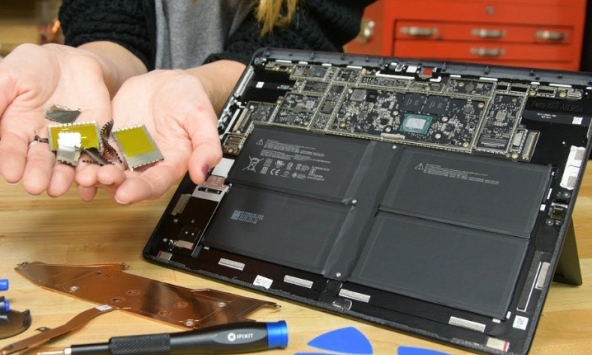 Người dùng giờ đây có thể dễ dàng sửa chữa dòng laptop Surface Pro 9