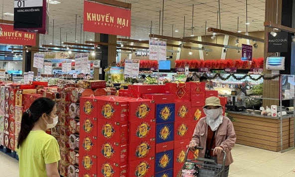 Hàng tết rục rịch lên kệ