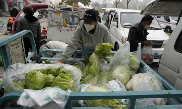 COVID-19 bùng mạnh, Trung Quốc nâng phong toả lên mức kỷ lục