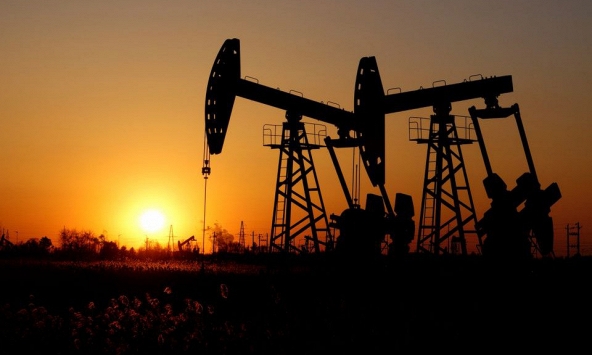 Giá xăng dầu ngày 24/11: Dầu thô tiếp tục trượt giá