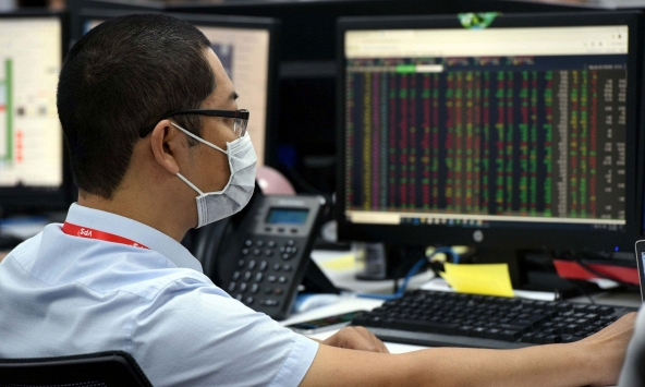 Cổ phiếu bất động sản tăng 'kịch trần', VN-Index có thêm 24 điểm trong phiên cuối tuần