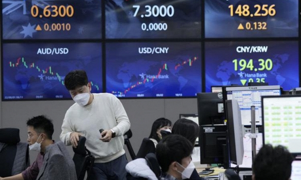 Chứng khoán châu Á biến động trái chiều trong phiên giao dịch cuối tuần