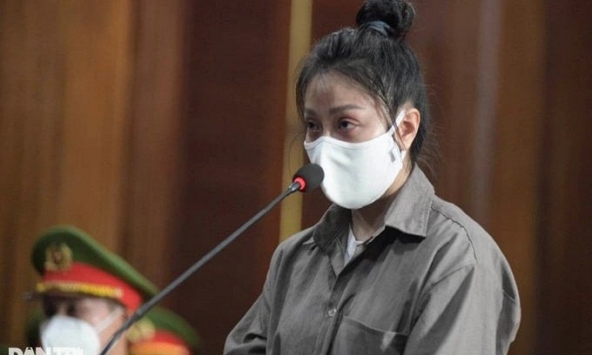 Vụ hành hạ bé gái 8 tuổi tử vong: Bố cháu bé khai gì tại tòa?