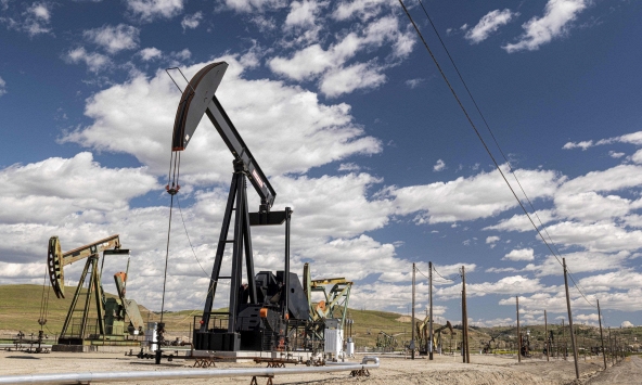 Giá xăng dầu ngày 26/11: Dầu thô tiếp tục giảm