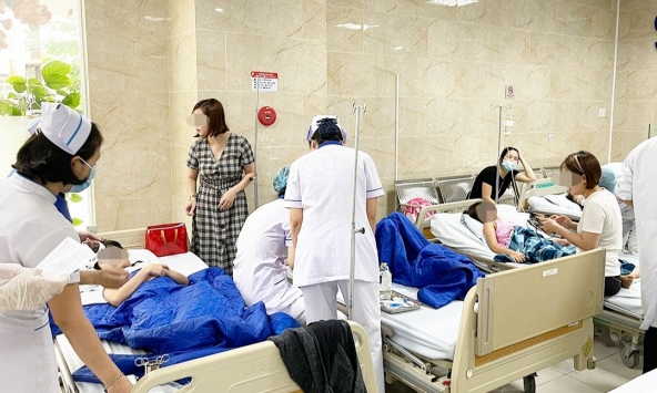 Dấu hiệu nhận biết ngộ độc thức ăn và cách sơ cứu