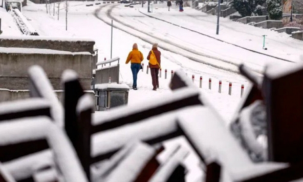 Tuyết phủ trắng Kyiv do thiếu điện
