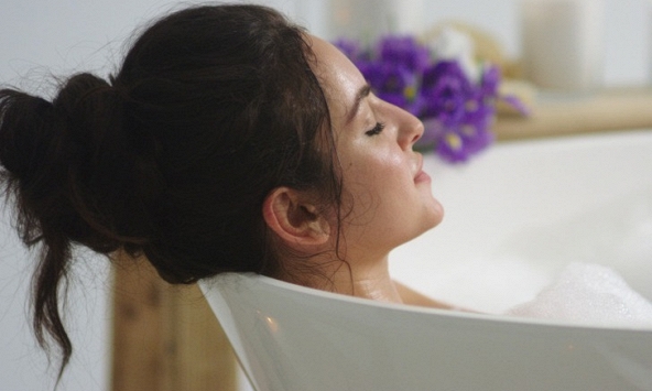 6 lợi ích bất ngờ từ việc tắm vòi sen mà bạn có thể chưa biết