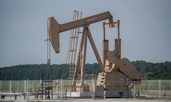 Giá xăng dầu ngày 3/12: Dầu thô kéo dài đà tăng