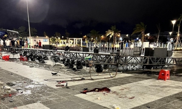 Sập sân khấu chương trình nhạc nước khiến 6 người bị thương