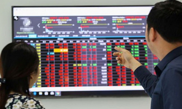 Giao dịch 'chui' cổ phiếu, 2 nữ đại gia bị phạt 170 triệu đồng