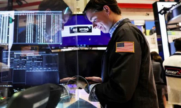 Chứng khoán châu Á giao dịch trái chiều trước khi Trung Quốc công bố dữ liệu mua hàng