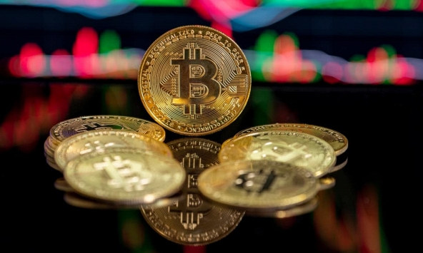 Bitcoin giảm nhẹ, thị trường tiền điện tử ngập sắc đỏ