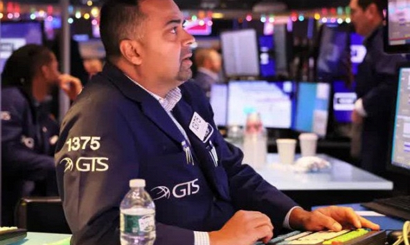 Lo ngại đợt tăng lãi suất sắp tới, chứng khoán Mỹ đỏ sàn