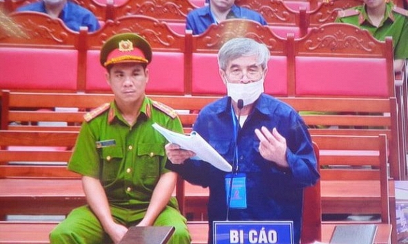 ‘Ông trùm’ buôn lậu gần 200 triệu lít xăng lãnh 16 năm tù