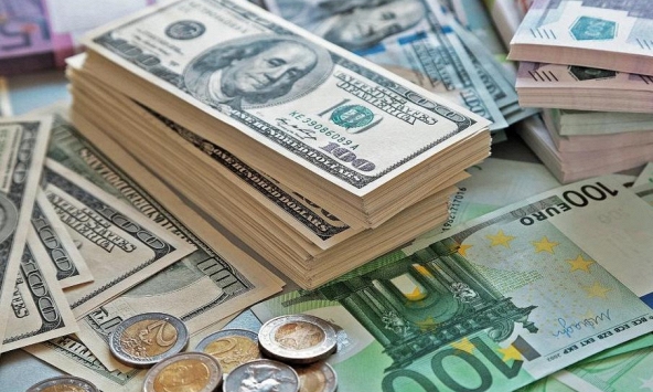 Tỷ giá đồng bạc xanh sụt giảm, đồng euro tăng giá