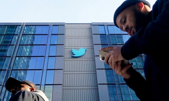 Giá mua 'tích xanh' cho người dùng Twitter bằng iOS của Apple cao hơn các ứng dụng khác