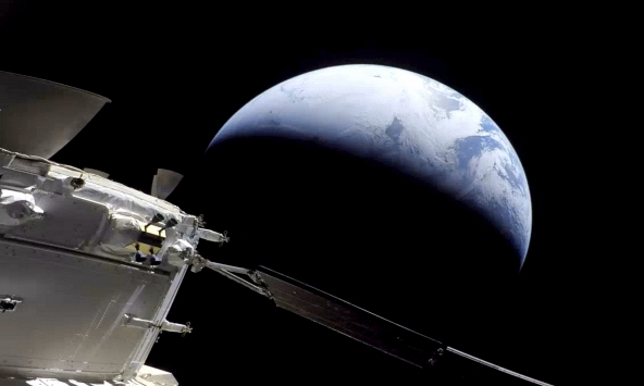 Khoảnh khắc tàu vũ trụ Orion quay về Trái đất từ Mặt trăng