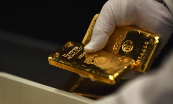 Giá vàng thế giới trượt dốc