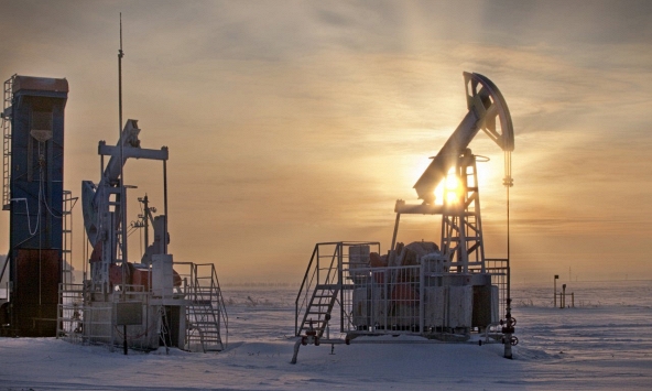 Giá xăng dầu ngày 14/12: Lo ngại thiếu nguồn cung, dầu tăng hơn 2 USD/thùng