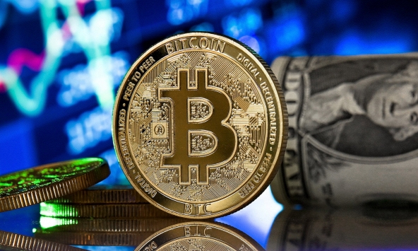 Bitcoin vượt mốc 18.000 USD trước khi Fed tăng lãi suất