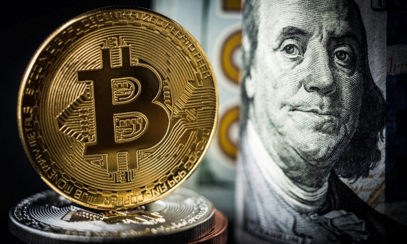 Bitcoin trượt dốc khi công ty kiểm toán Mazars tạm dừng một số hoạt động