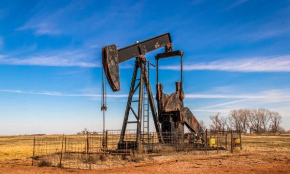 Giá xăng dầu ngày 21/12: Dầu thô tiếp tục tăng mạnh