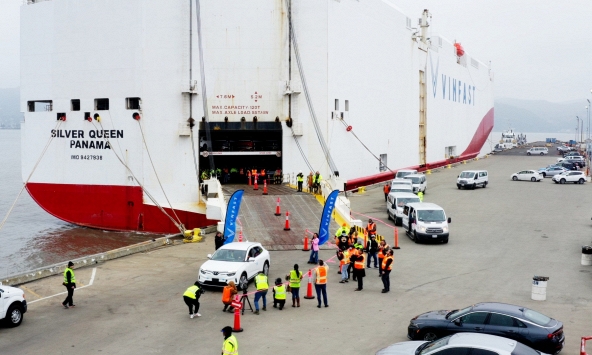 Lô xe đầu tiên cập cảng California - VinFast nhận giấy phép bán hàng tại Mỹ