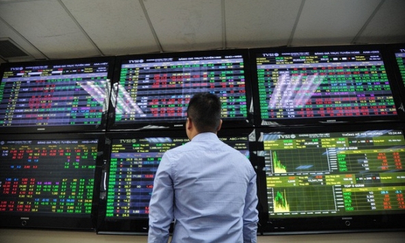 Cổ phiếu chứng khoán phục hồi, VN-Index nhích nhẹ lên 1.022 điểm