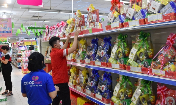 Thị trường quà Tết đã bắt đầu náo nhiệt
