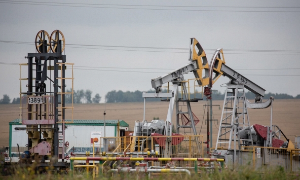 Giá xăng dầu ngày 24/12: Dầu thô Brent tăng hơn 2%