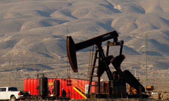 Giá xăng dầu 27/12: Dầu thô tiếp đà tăng mạnh