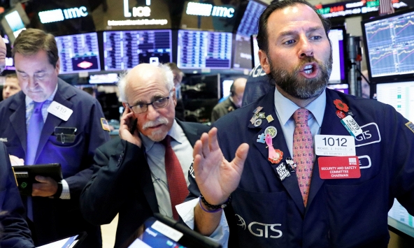 Chứng khoán thế giới biến động khi các nhà đầu tư hướng tới những cơn gió ngược vào năm 2023