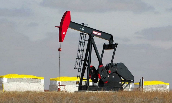 Giá xăng dầu ngày 28/12: Dầu thô tăng vọt chạm mức cao nhất trong ba tuần