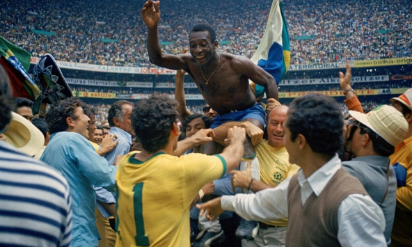 Cuộc đời 82 năm của 'Vua bóng đá' Pele qua ảnh

