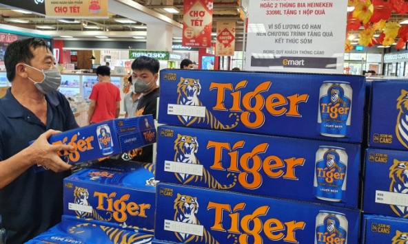 Thị trường bia, nước giải khát dịp áp Tết: Siêu thị rầm rộ khuyến mãi, giảm giá