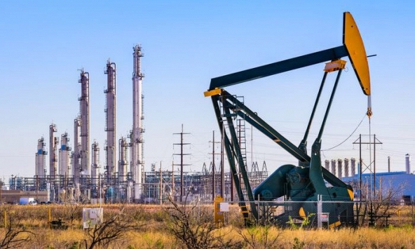 Giá xăng dầu ngày 3/1: Dầu thô duy trì ổn định