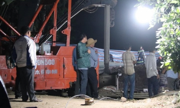 Vụ bé trai lọt trụ sâu 35m: Vẫn chưa tiếp cận được nạn nhân