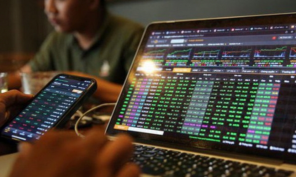 Cổ phiếu ngân hàng khởi sắc, VN-Index tăng hơn 36 điểm phiên đầu năm