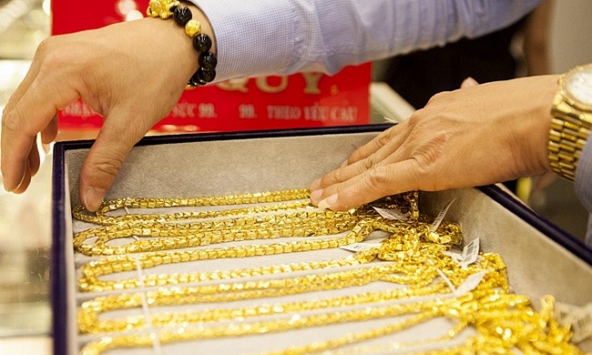 Giá vàng thế giới vẫn duy trì ở mức cao