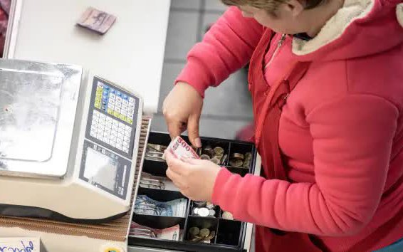 Tỷ lệ lạm phát khu vực đồng Euro giảm xuống 9,2% khi giá năng lượng hạ nhiệt 