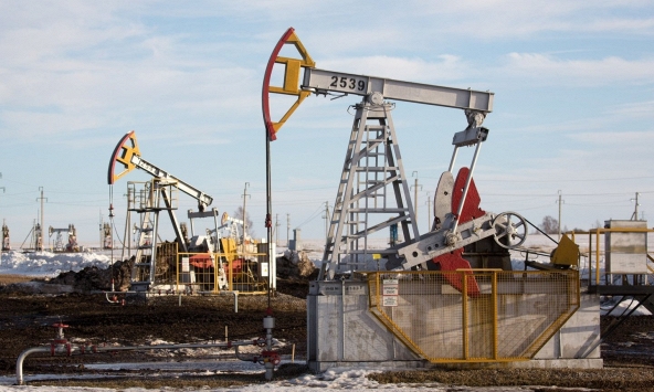 Giá xăng dầu ngày 7/1: Dầu thô duy trì ổn định