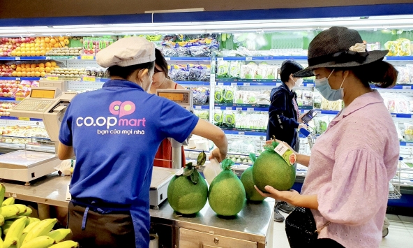 Cận Tết, nhiều loại trái cây tăng giá từng ngày