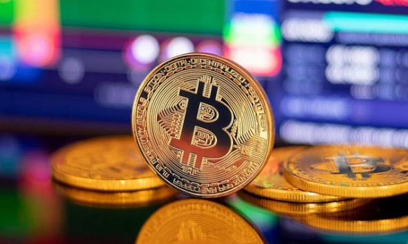 Thị trường tiền điện tử 'xanh lè', Bitcoin vượt 17.000 USD, altcoin tăng đột biến