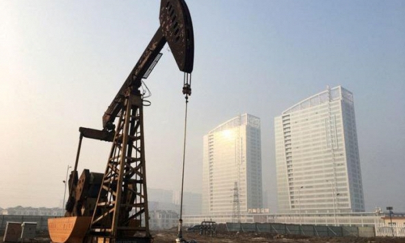 Giá dầu thô bật tăng sau khi Trung Quốc mở cửa biên giới

