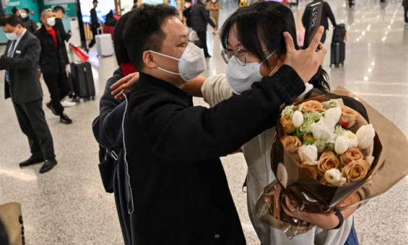Những gia đình Trung Quốc đoàn tụ sau 3 năm xa cách vì COVID-19