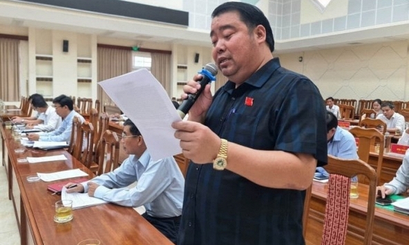 Ông Nguyễn Viết Dũng bị phạt 6,5 triệu vụ đánh nữ nhân viên gãy gậy golf