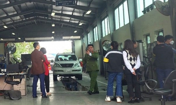 Trung tâm Đăng kiểm xe cơ giới 2903S ở Hà Nội bị phong tỏa, khám xét