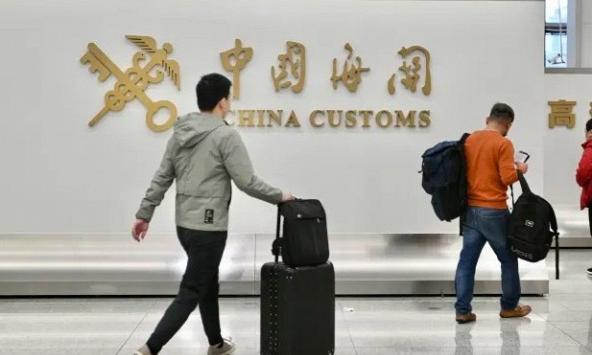 Bùng nổ du lịch kiêm tiêm vaccine phương Tây ở Trung Quốc
