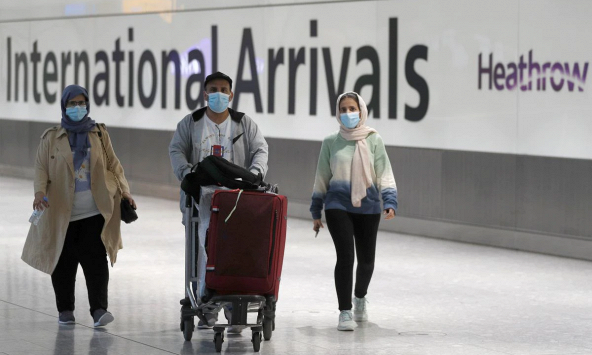 WHO kêu gọi du khách đeo khẩu trang khi biến thể COVID mới lây lan