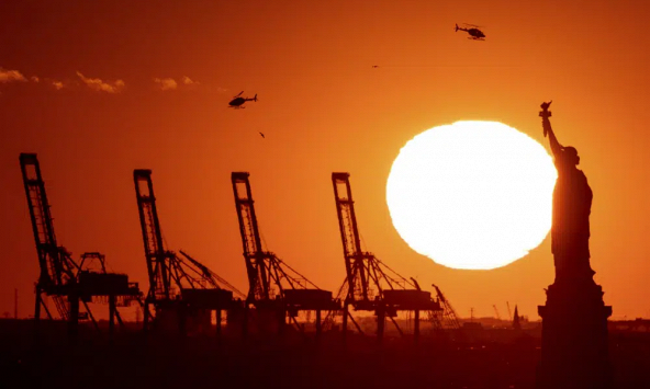 WB: Kinh tế toàn cầu năm 2023 có nguy cơ cao rơi vào suy thoái